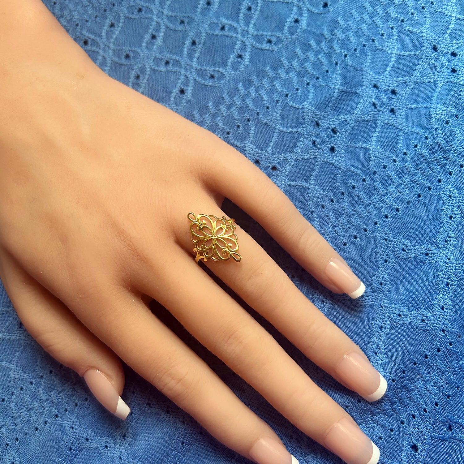 Elegance in Bloom: Lace Flower Ring - H.L.Jewelry