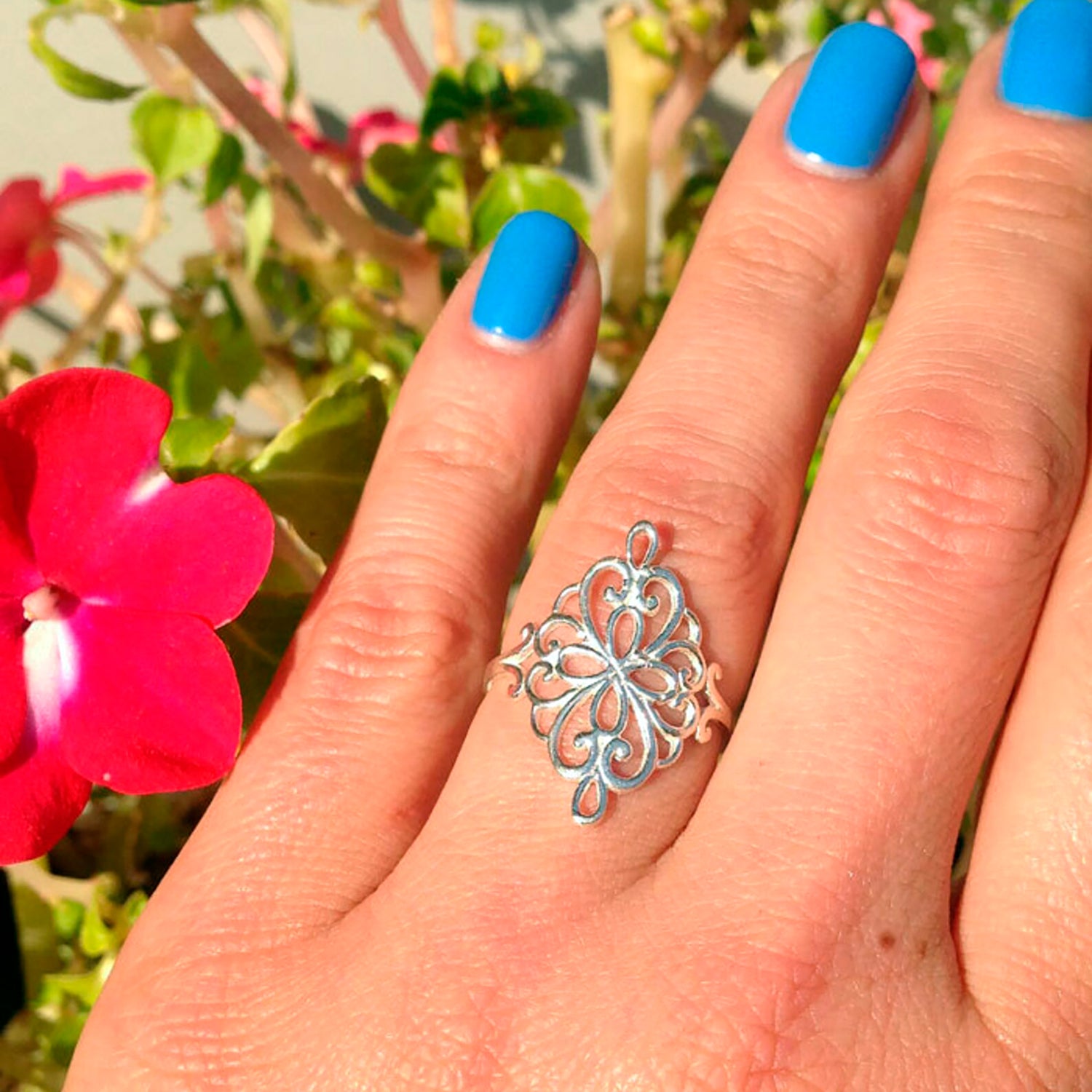 Elegance in Bloom: Lace Flower Ring - H.L.Jewelry