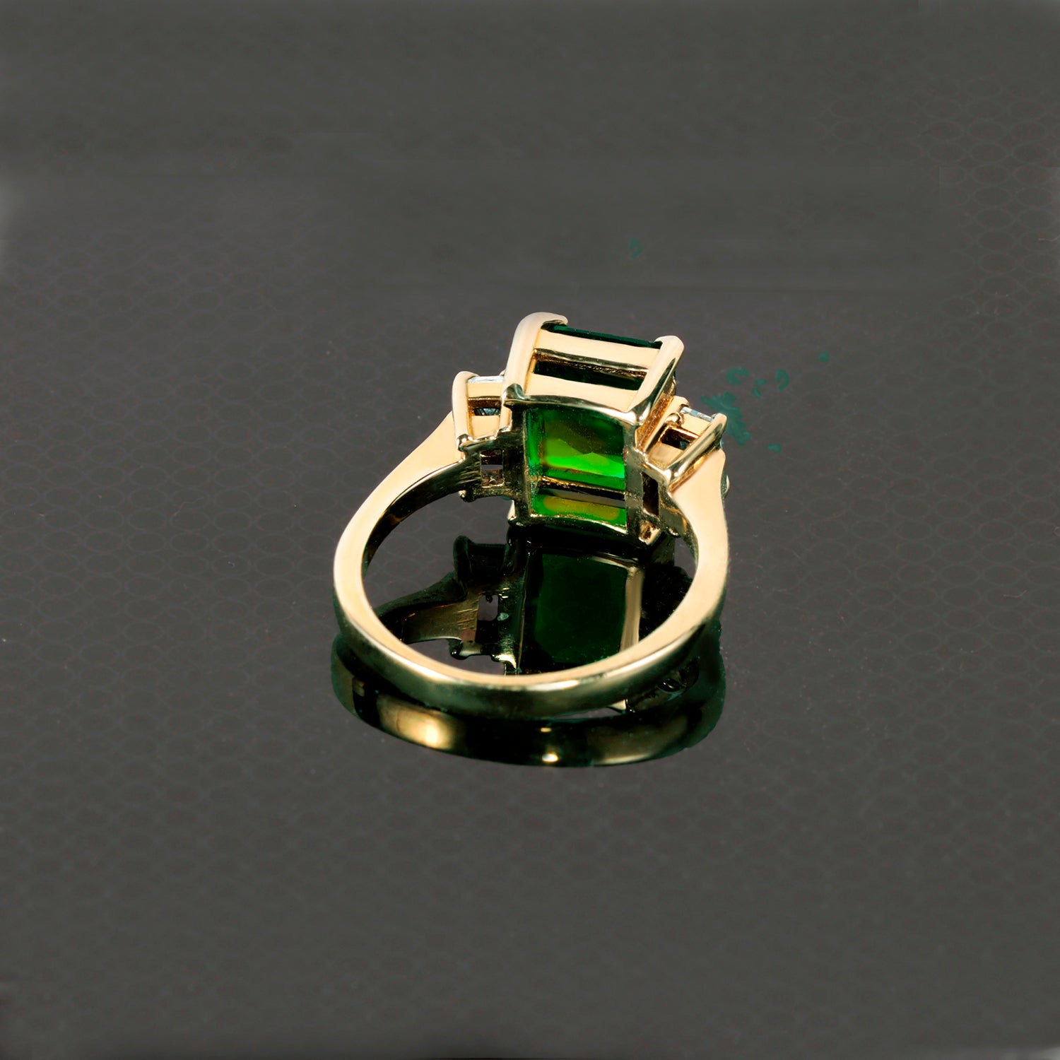 Octagon Peridot Ring with Clear Quartz Accents - H.L.Jewelry