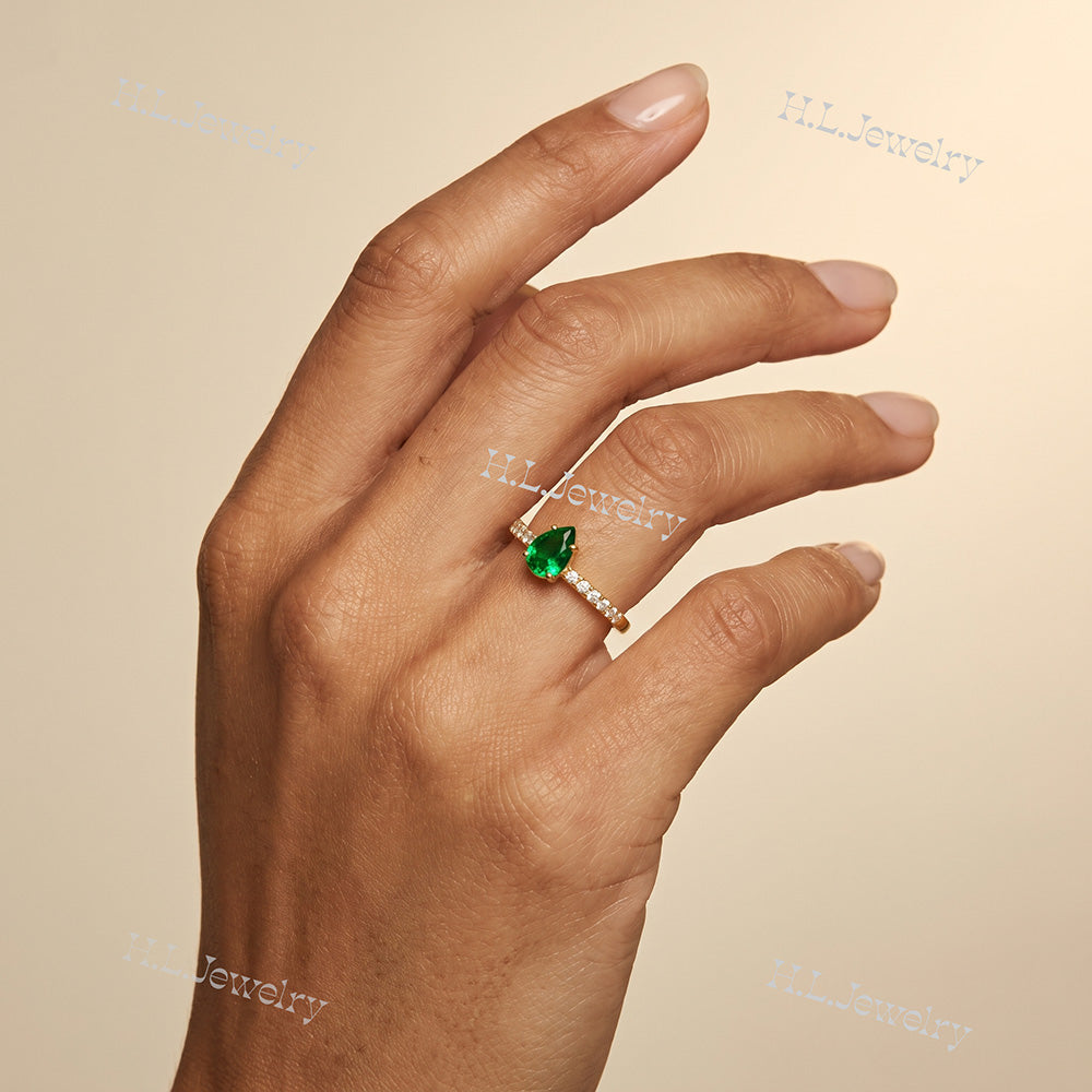 Pear-Shaped Emerald Delicate Ring with Clear Quartz Accents - H.L.Jewelry