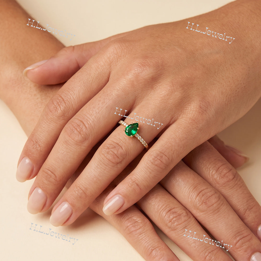 Pear-Shaped Emerald Delicate Ring with Clear Quartz Accents - H.L.Jewelry