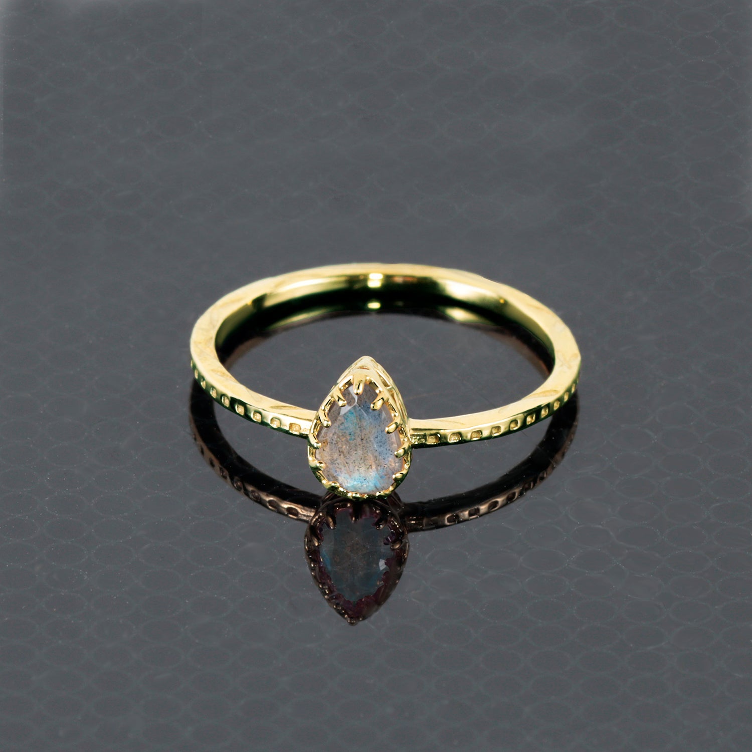 Pear-Shaped Labradorite Simple Hammered Band Ring - H.L.Jewelry
