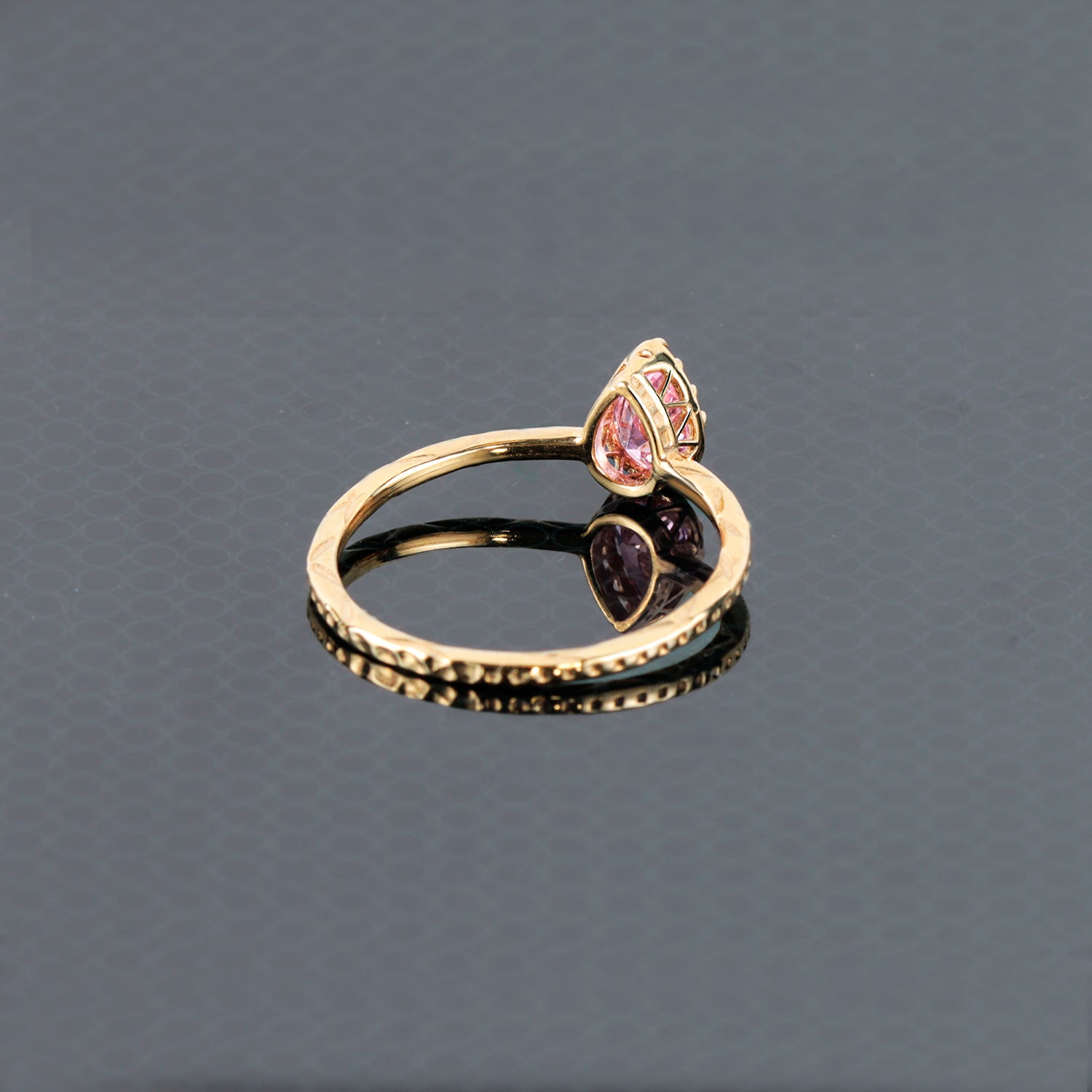 Pear-Shaped Labradorite Simple Hammered Band Ring - H.L.Jewelry