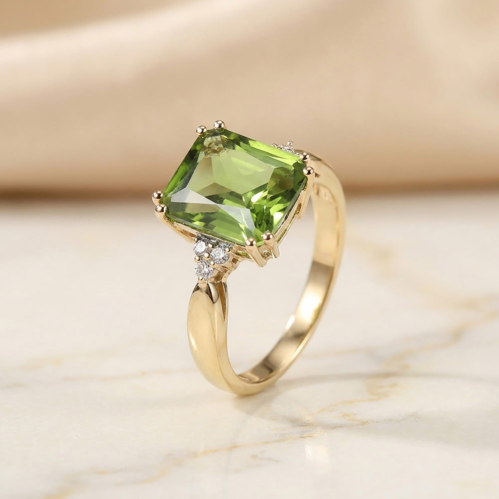 Statement-Ring aus achteckigem Peridot mit Akzenten aus klarem Quarz