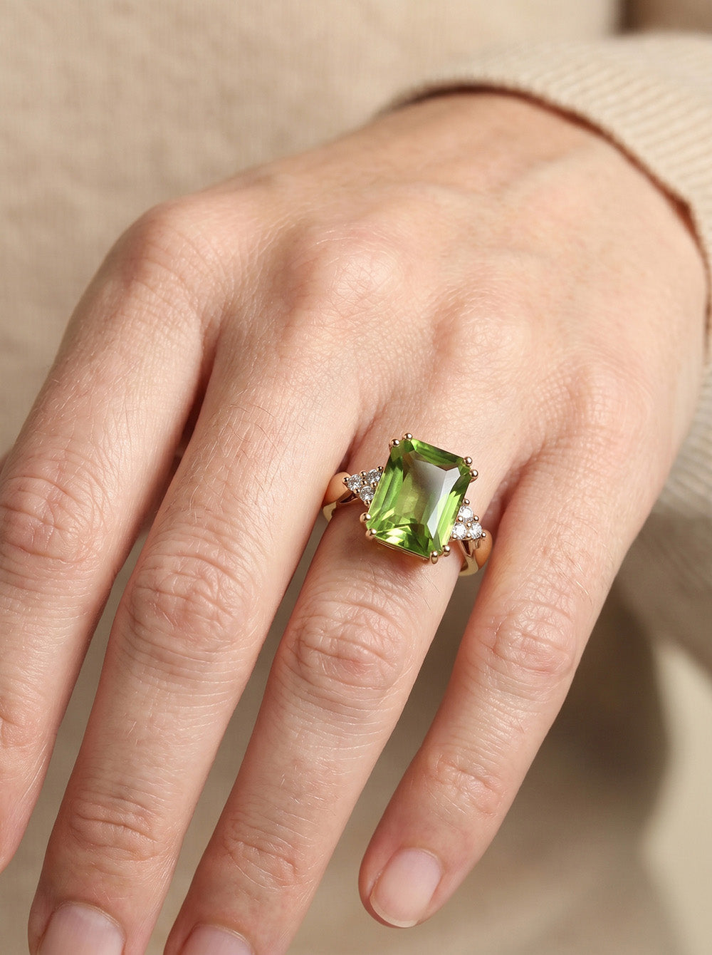 Statement-Ring aus achteckigem Peridot mit Akzenten aus klarem Quarz