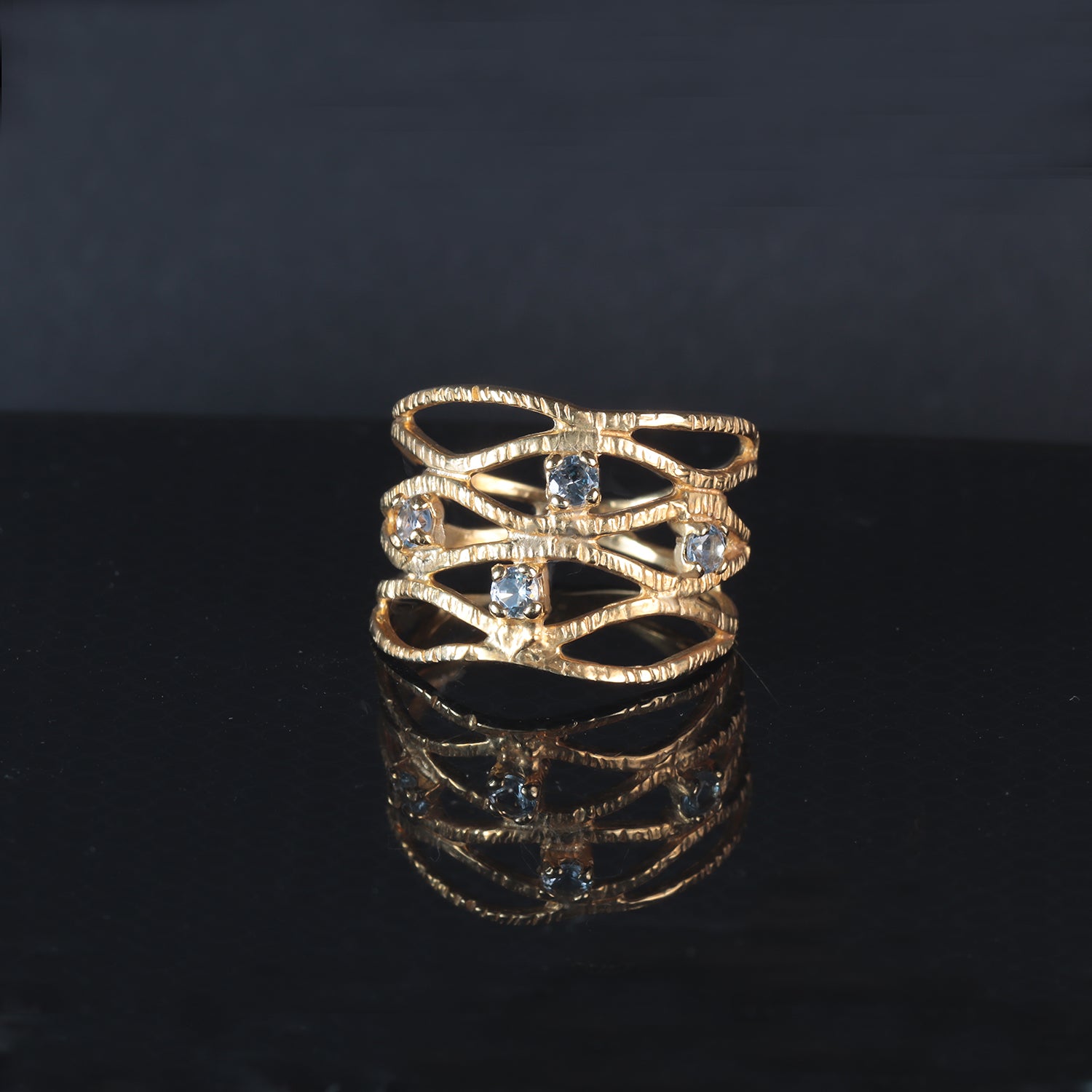 Round Aquamarine Four Stone Hammered Band Ring - H.L.Jewelry