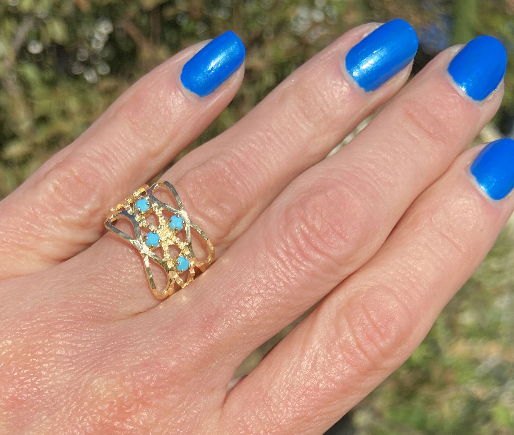 Round Blue Turquoise Four Stone Hammered Band Ring - H.L.Jewelry