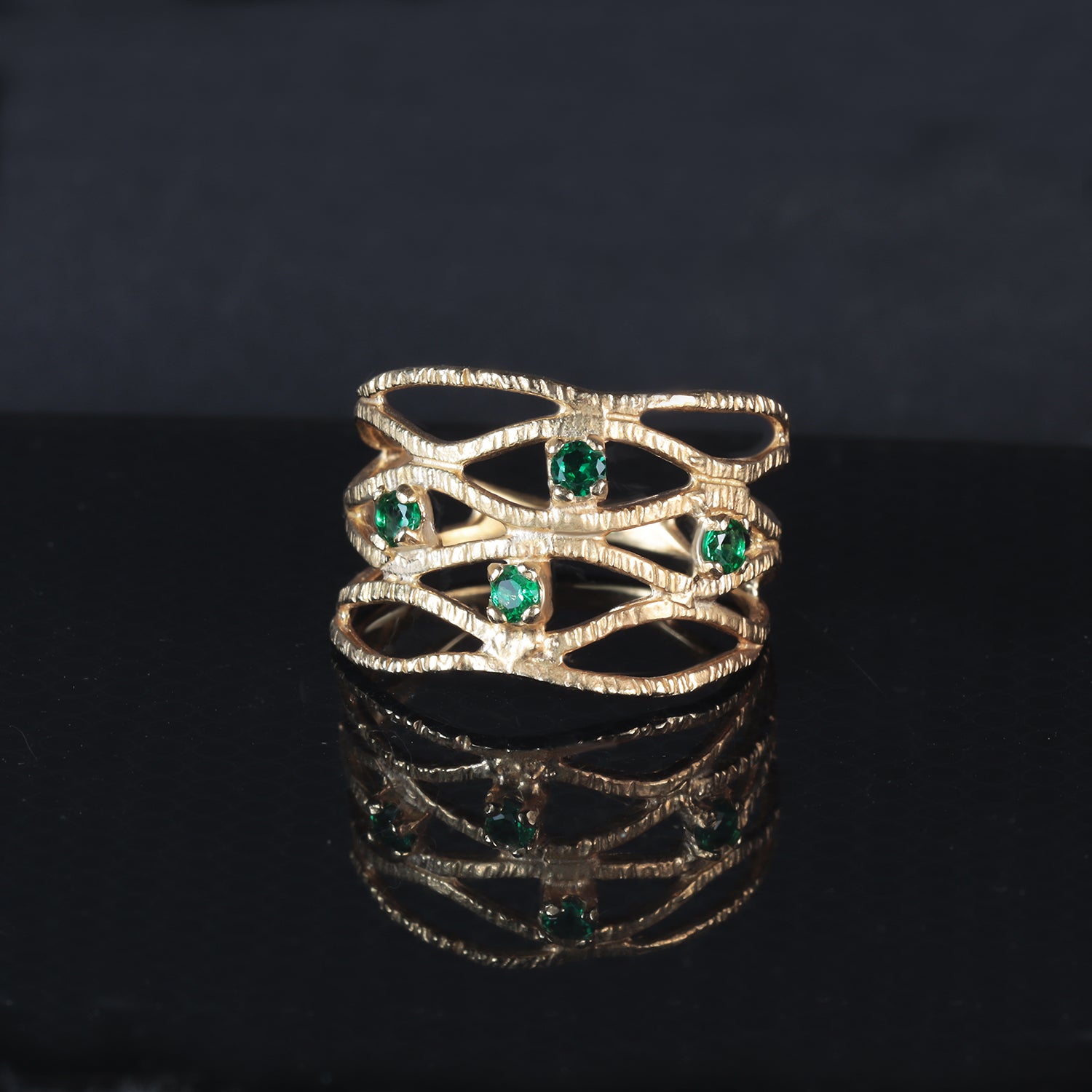 Round Emerald Four Stone Wide Hammered Band Ring - H.L.Jewelry