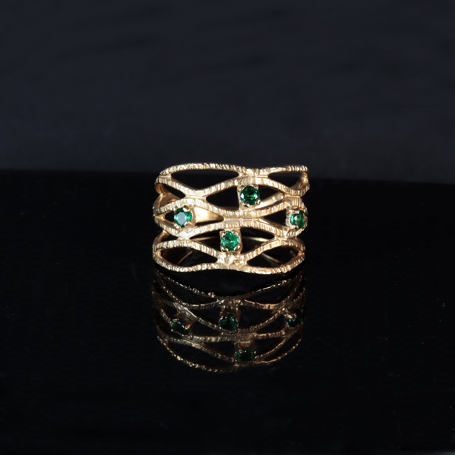 Round Emerald Four Stone Wide Hammered Band Ring - H.L.Jewelry