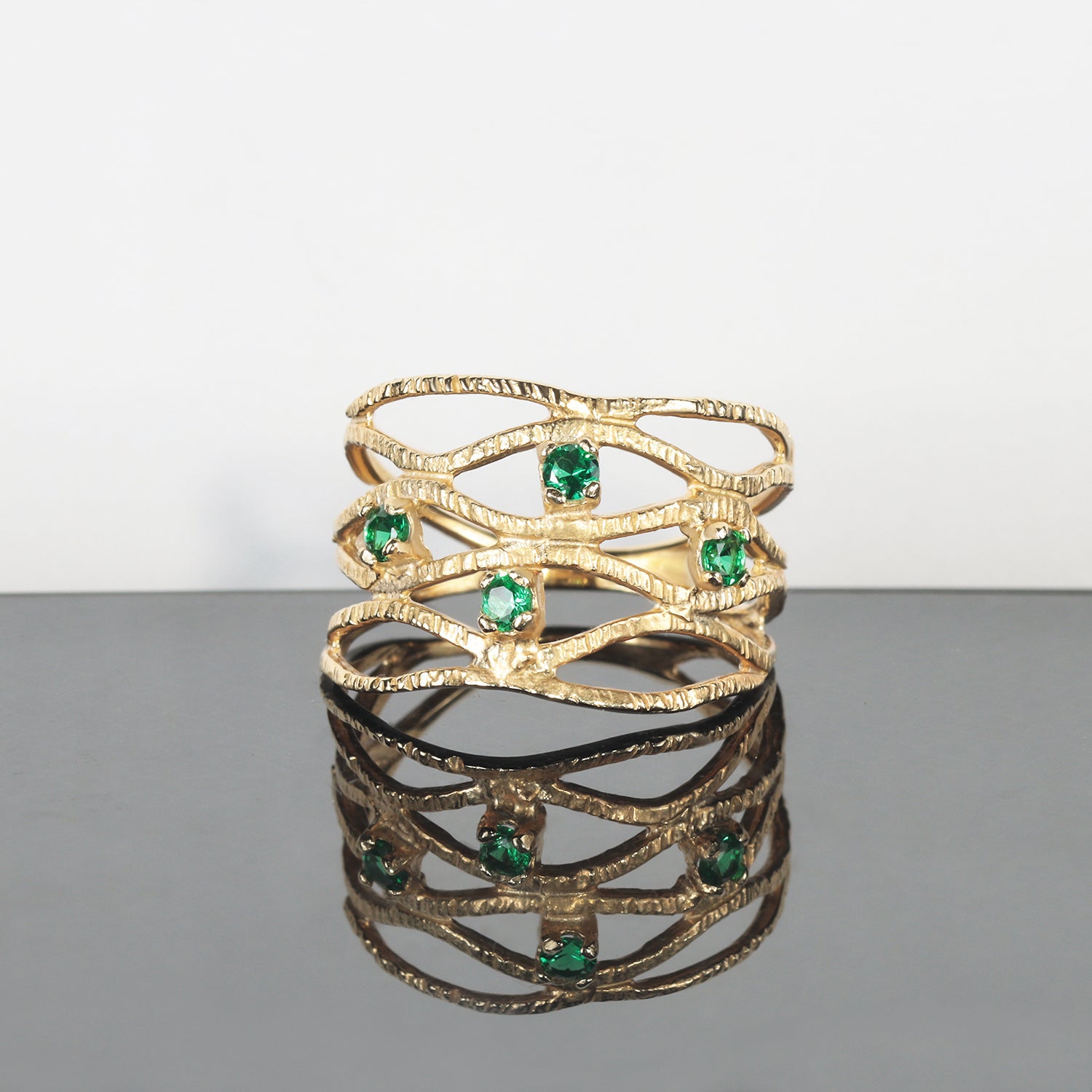 Round Emerald Four Stone Wide Hammered Band Ring - H.L.Jewelry