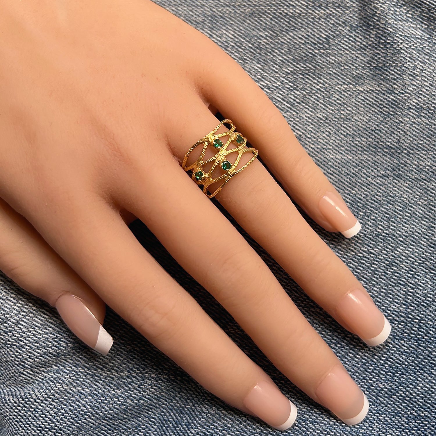 Round Emerald Four Stone Wide Hammered Band Ring - H.L.Jewelry