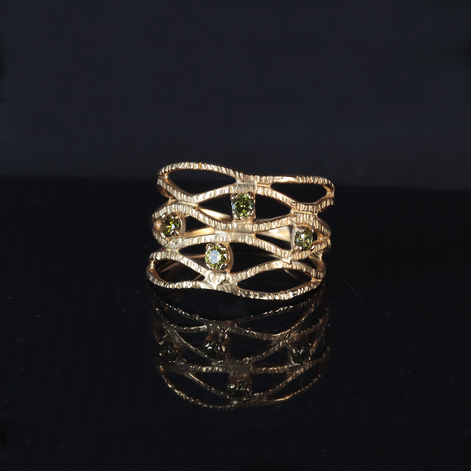 Round Peridot Four Stone Wide Hammered Band Ring - H.L.Jewelry
