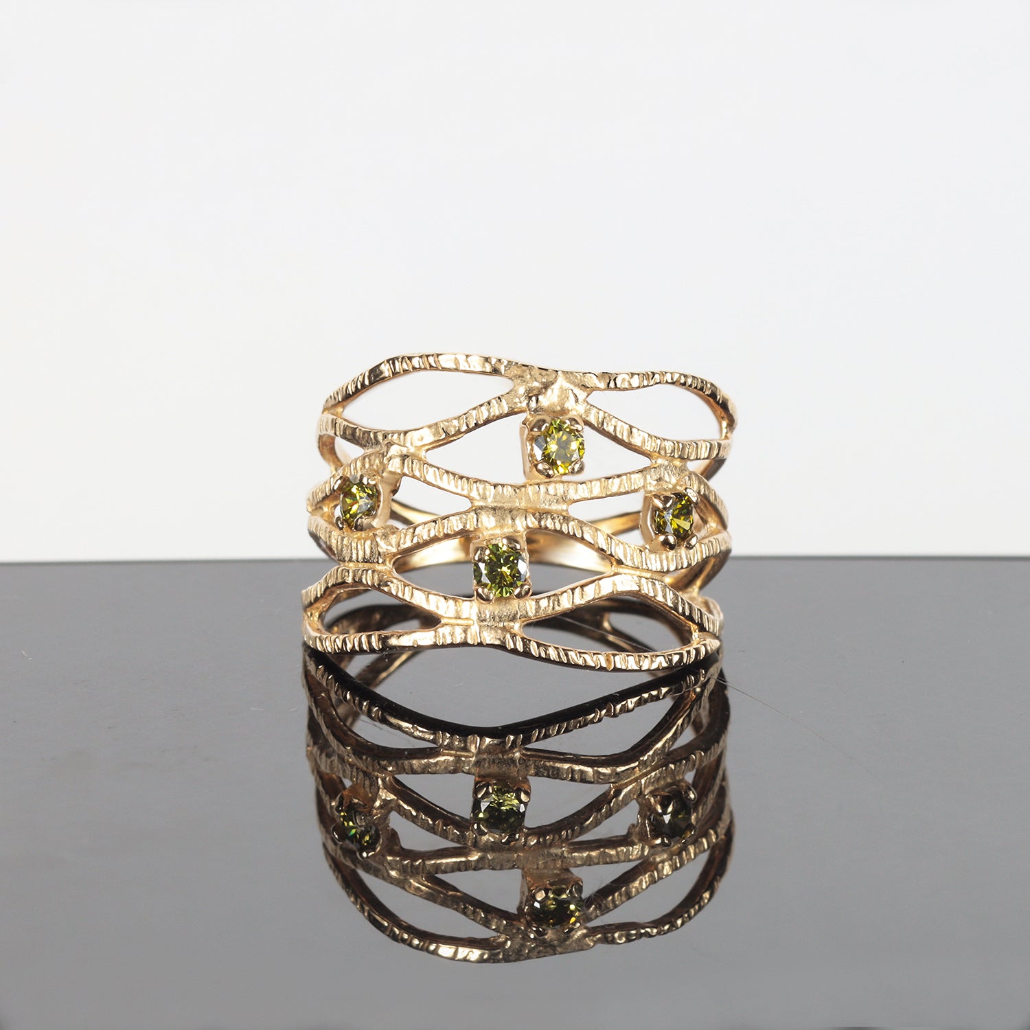 Round Peridot Four Stone Wide Hammered Band Ring - H.L.Jewelry