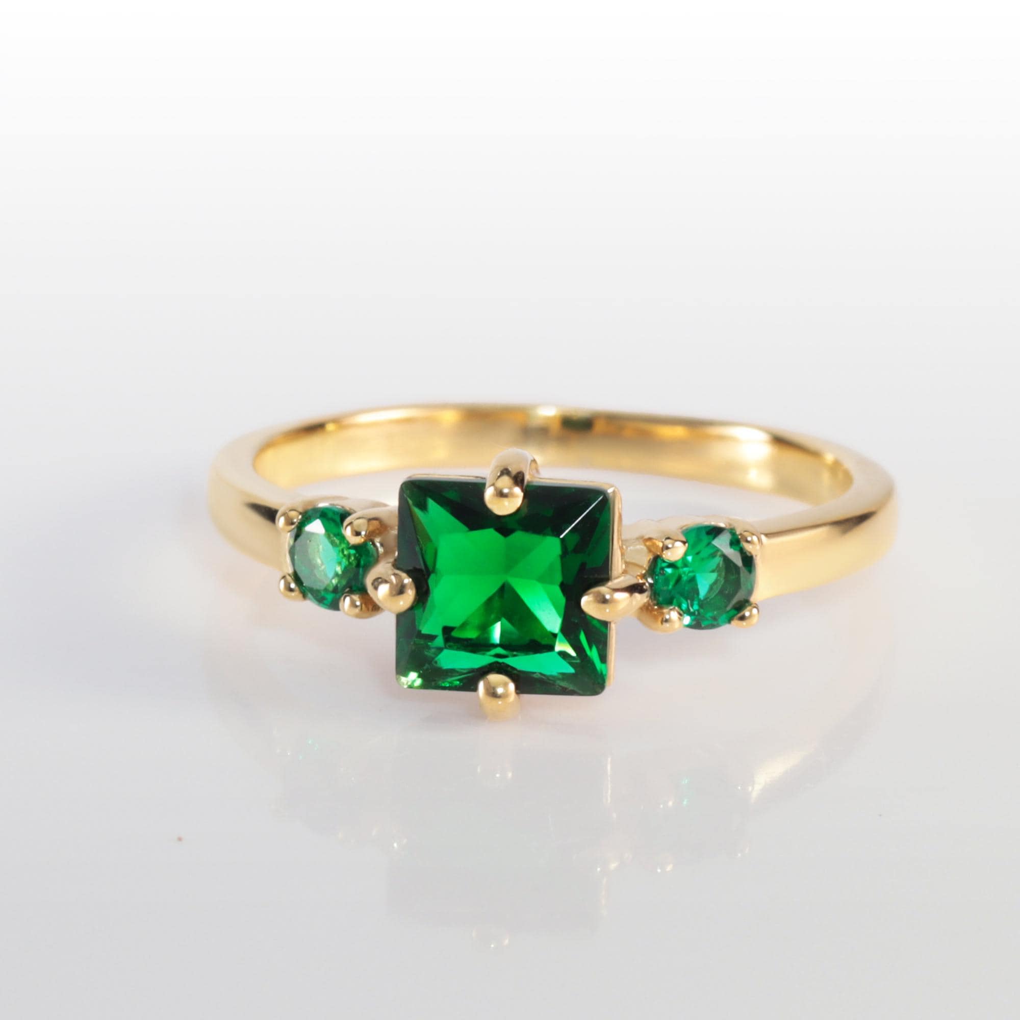 Square & Round Emerald Three Stone Simple Ring - H.L.Jewelry