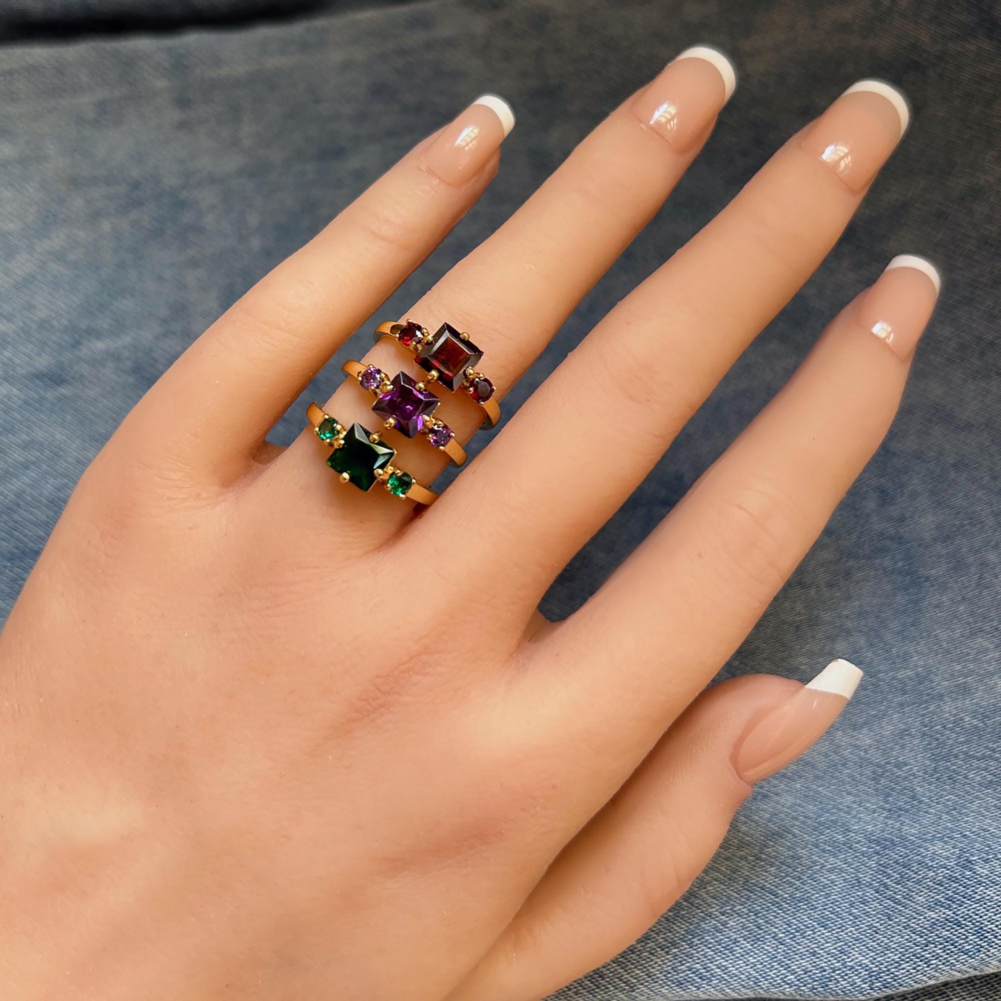 Square & Round Emerald Three Stone Simple Ring - H.L.Jewelry
