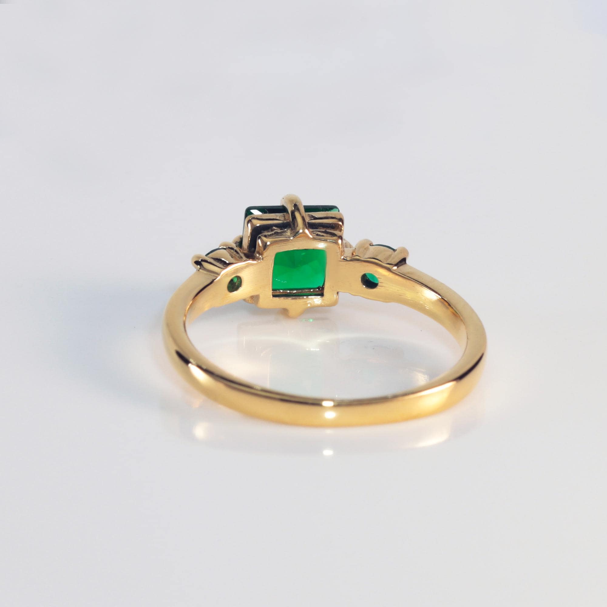 Square & Round Emerald Three Stone Simple Ring - H.L.Jewelry