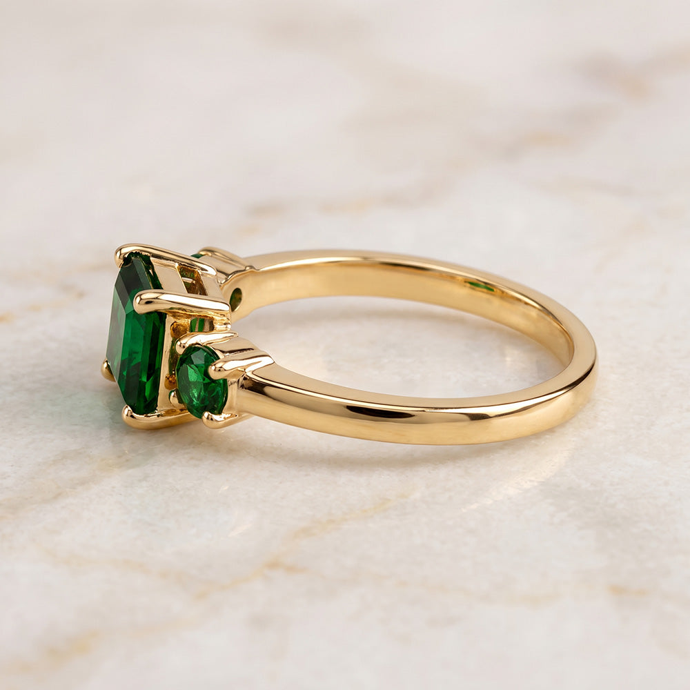 Square & Round Emerald Three Stone Simple Ring - H.L.Jewelry