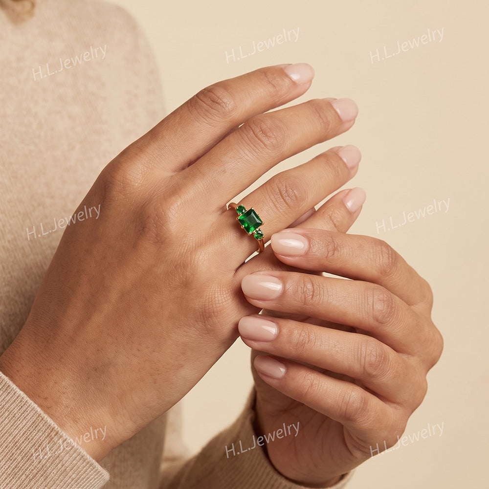 Square & Round Emerald Three Stone Simple Ring - H.L.Jewelry
