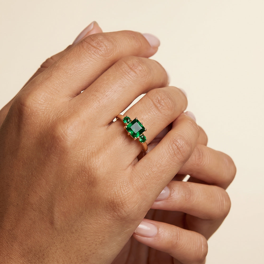 Square & Round Emerald Three Stone Simple Ring - H.L.Jewelry