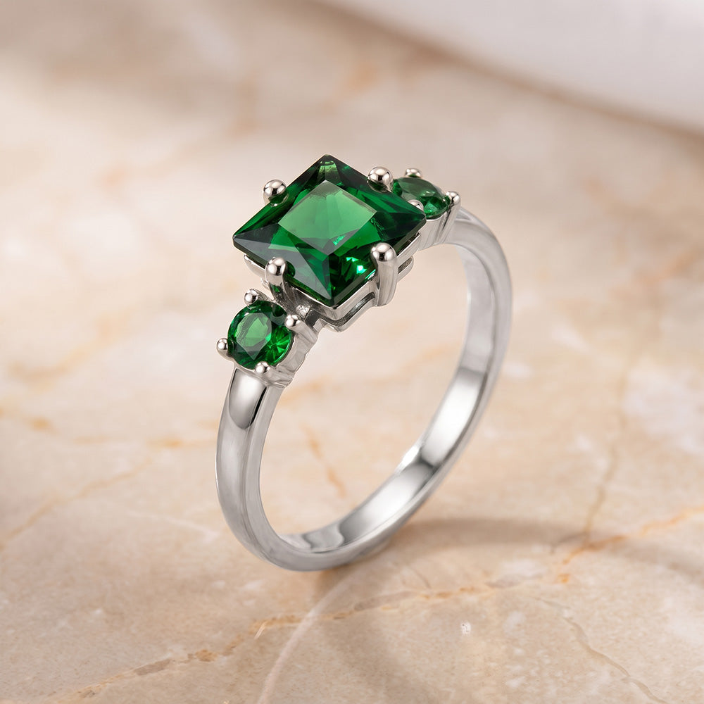 Square & Round Emerald Three Stone Simple Ring - H.L.Jewelry