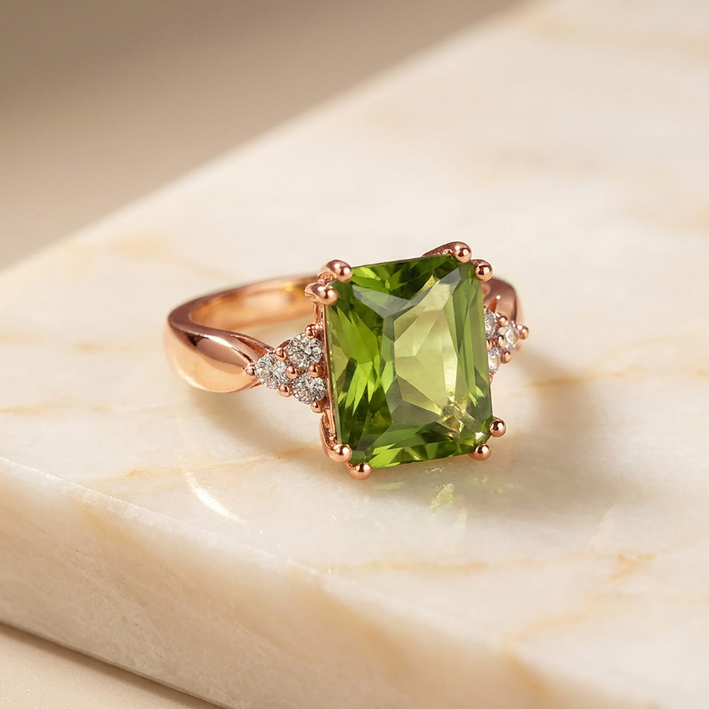 Statement-Ring aus achteckigem Peridot mit Akzenten aus klarem Quarz