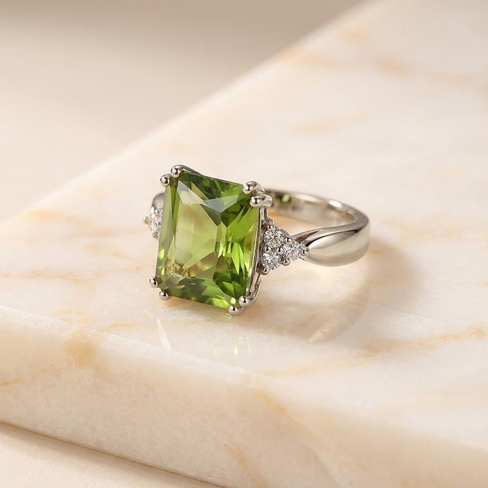 Statement-Ring aus achteckigem Peridot mit Akzenten aus klarem Quarz