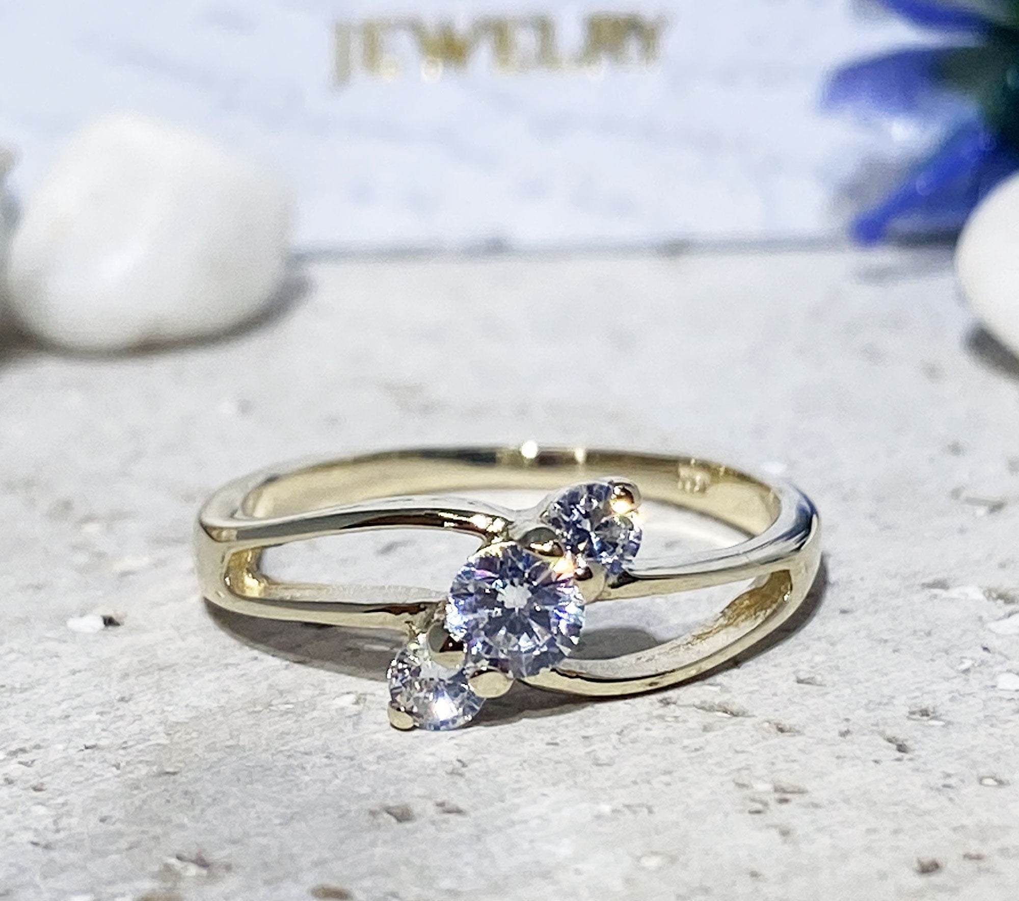 April Birthstone Clear Quartz Three Stone Simple Ring - H.L.Jewelry