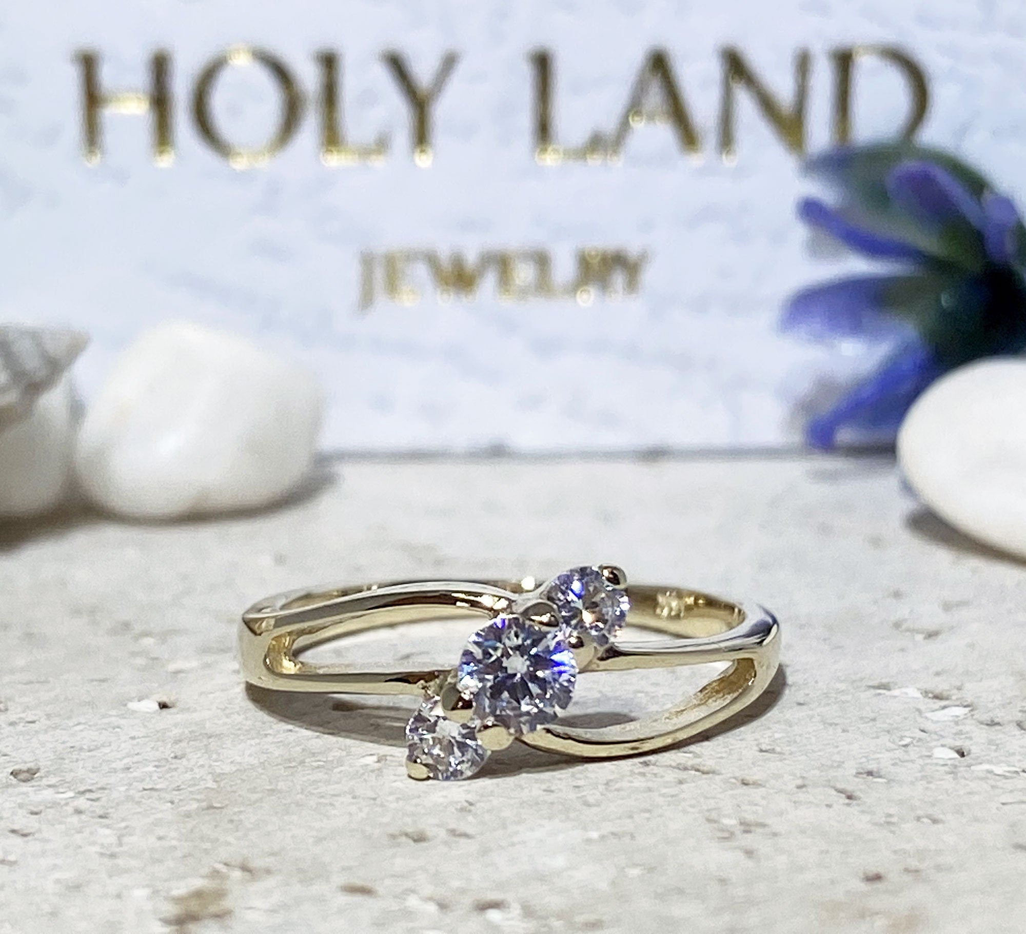 April Birthstone Clear Quartz Three Stone Simple Ring - H.L.Jewelry