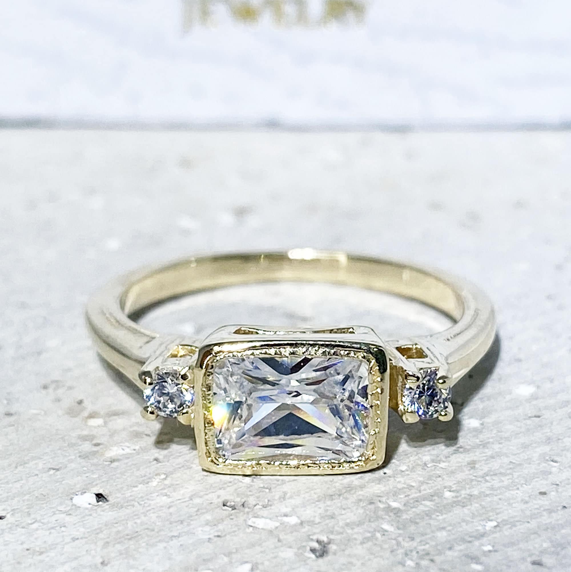 April Birthstone East-West Octagon Clear Quartz Simple Ring - H.L.Jewelry