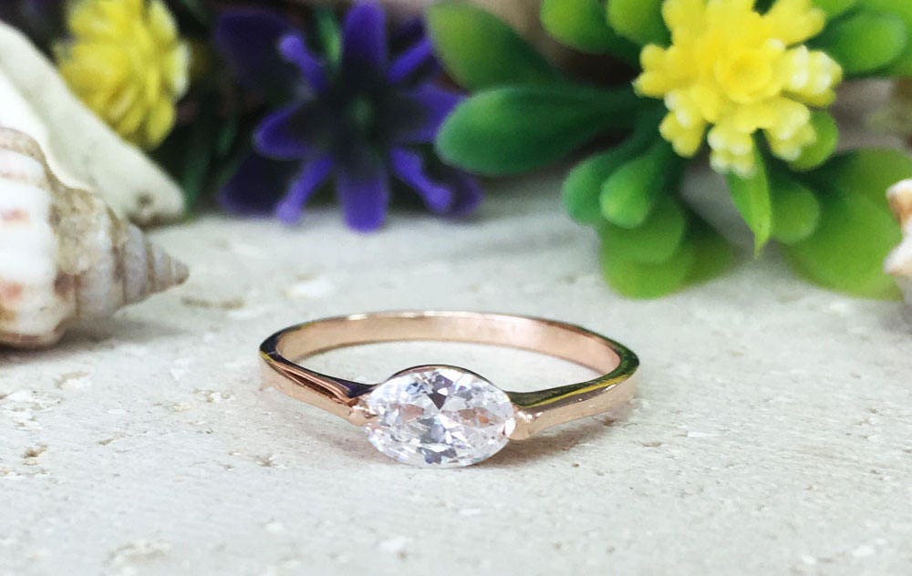 April Birthstone East-West Oval Clear Quartz Gemstone Stackable Simple Ring - H.L.Jewelry