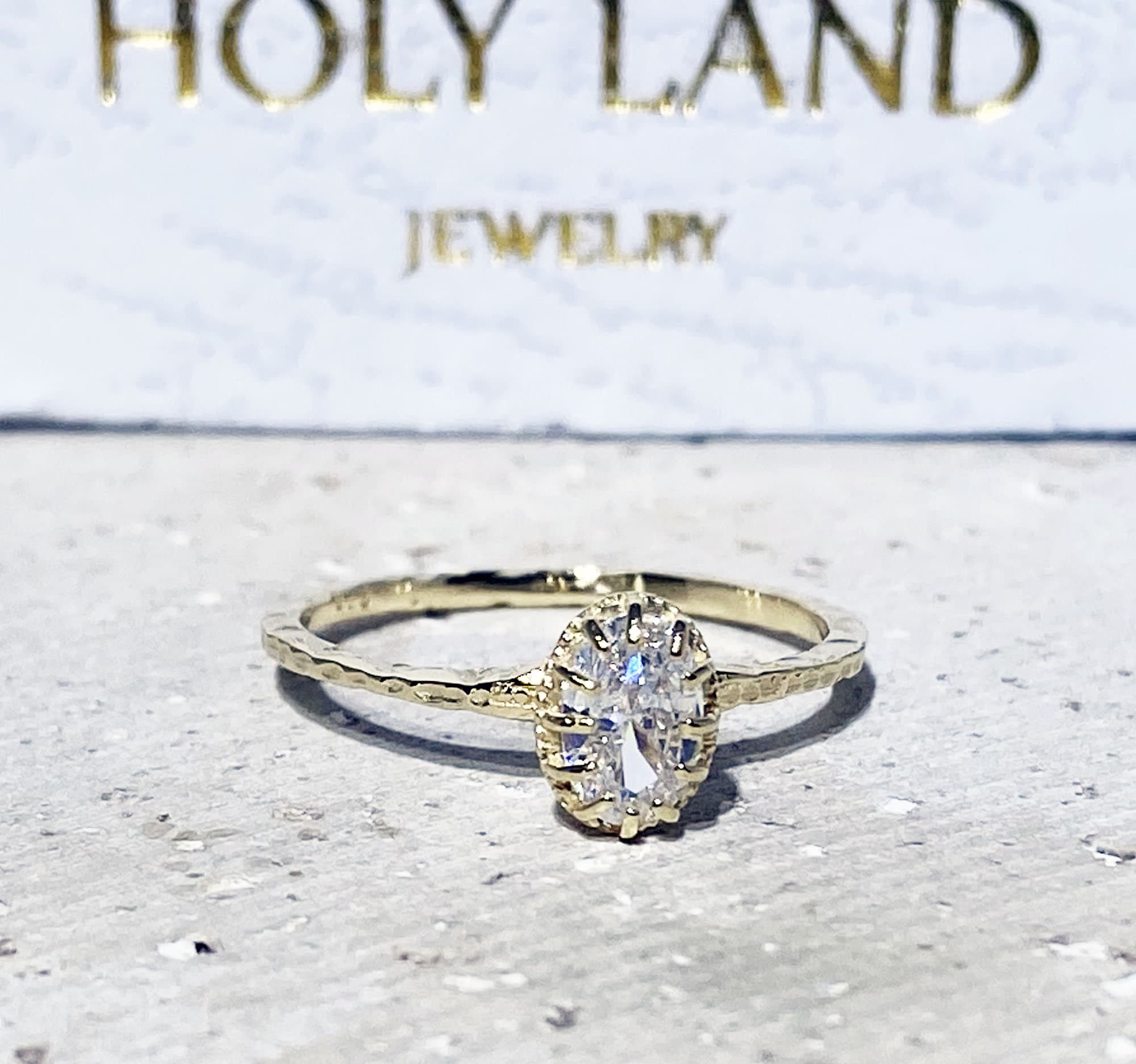 April Birthstone Oval Clear Quartz Simple Hammered Band Ring - H.L.Jewelry