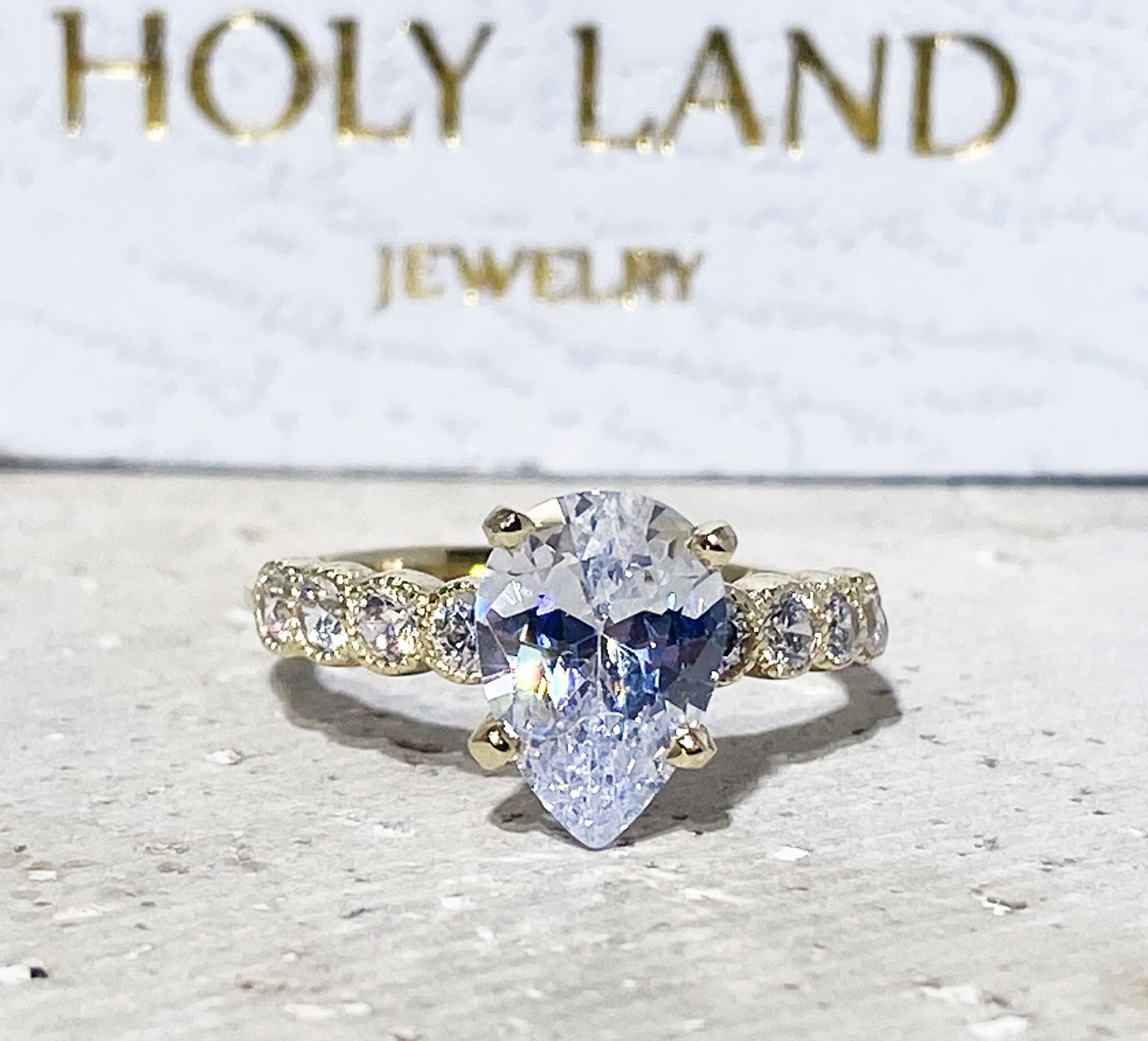 April Birthstone Pear-Shaped Clear Quartz Gemstone Engagement Ring - H.L.Jewelry