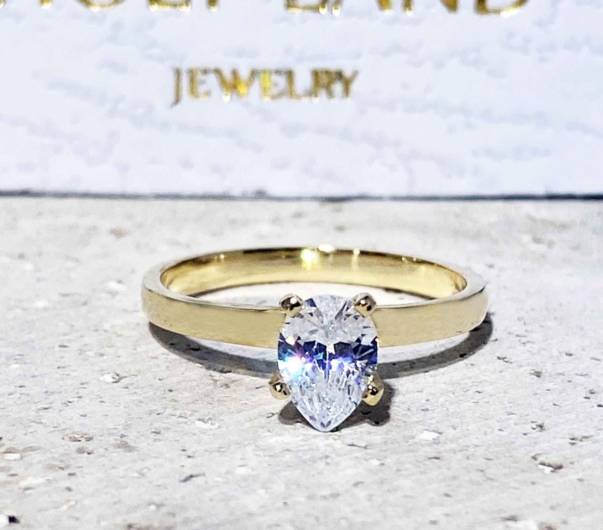 April Birthstone Pear-Shaped Clear Quartz Gemstone Simple Solitaire Ring - H.L.Jewelry