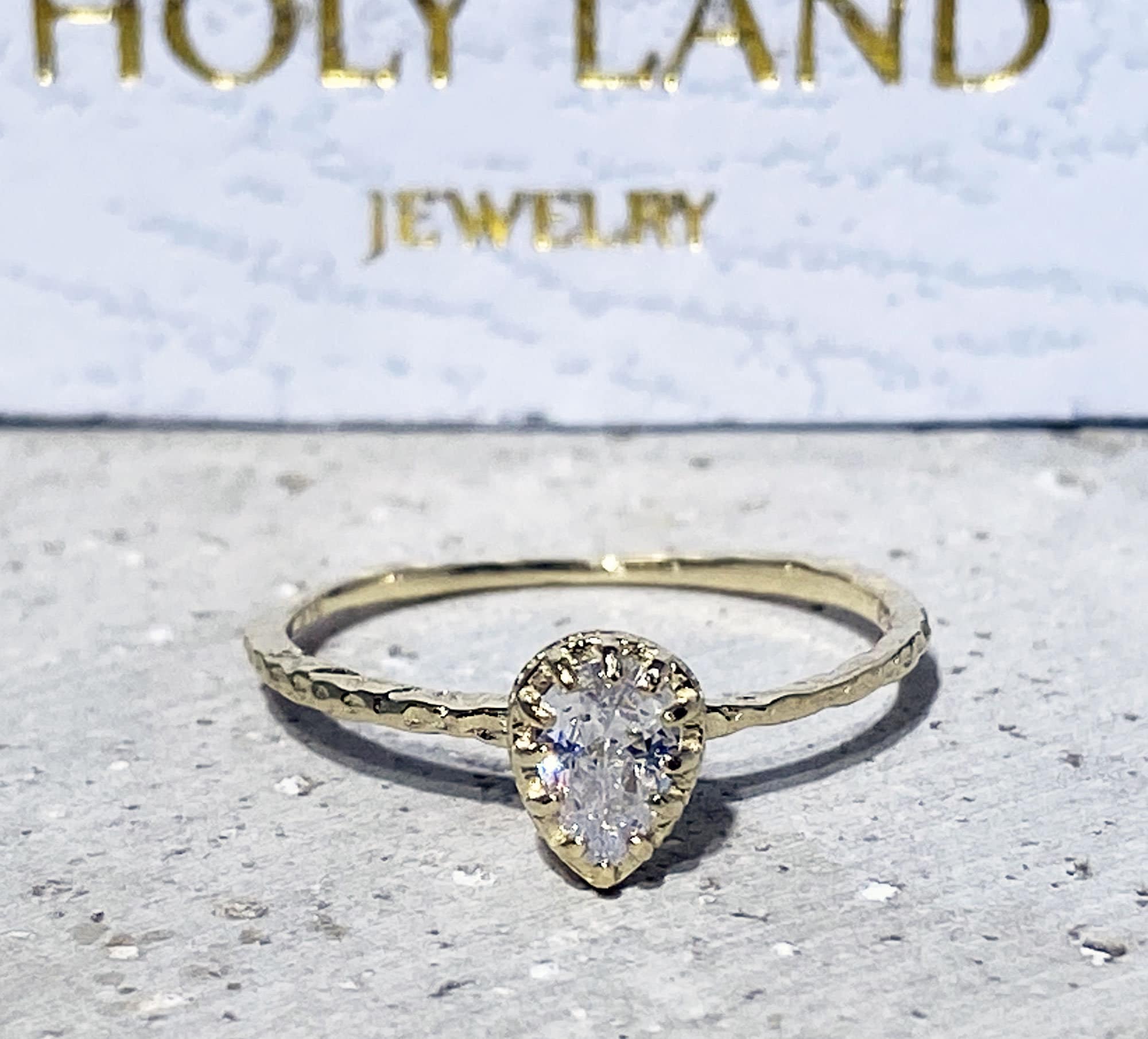 April Birthstone Pear-Shaped Clear Quartz Simple Hammered Band Ring - H.L.Jewelry