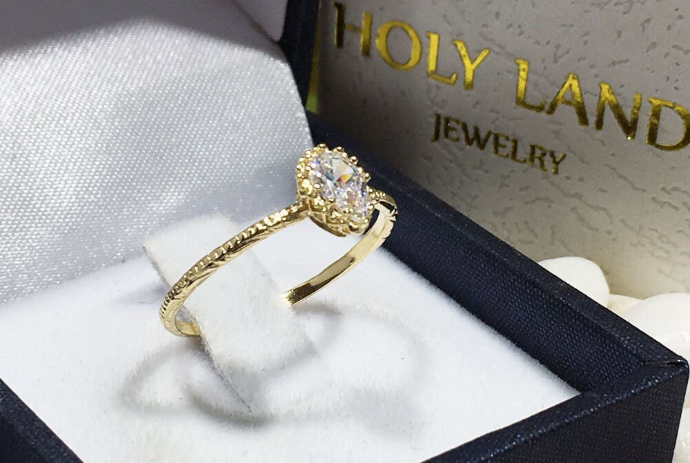 April Birthstone Pear-Shaped Clear Quartz Simple Hammered Band Ring - H.L.Jewelry