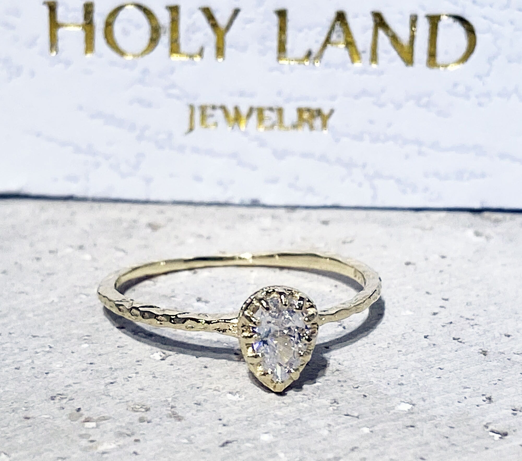 April Birthstone Pear-Shaped Clear Quartz Simple Hammered Band Ring - H.L.Jewelry