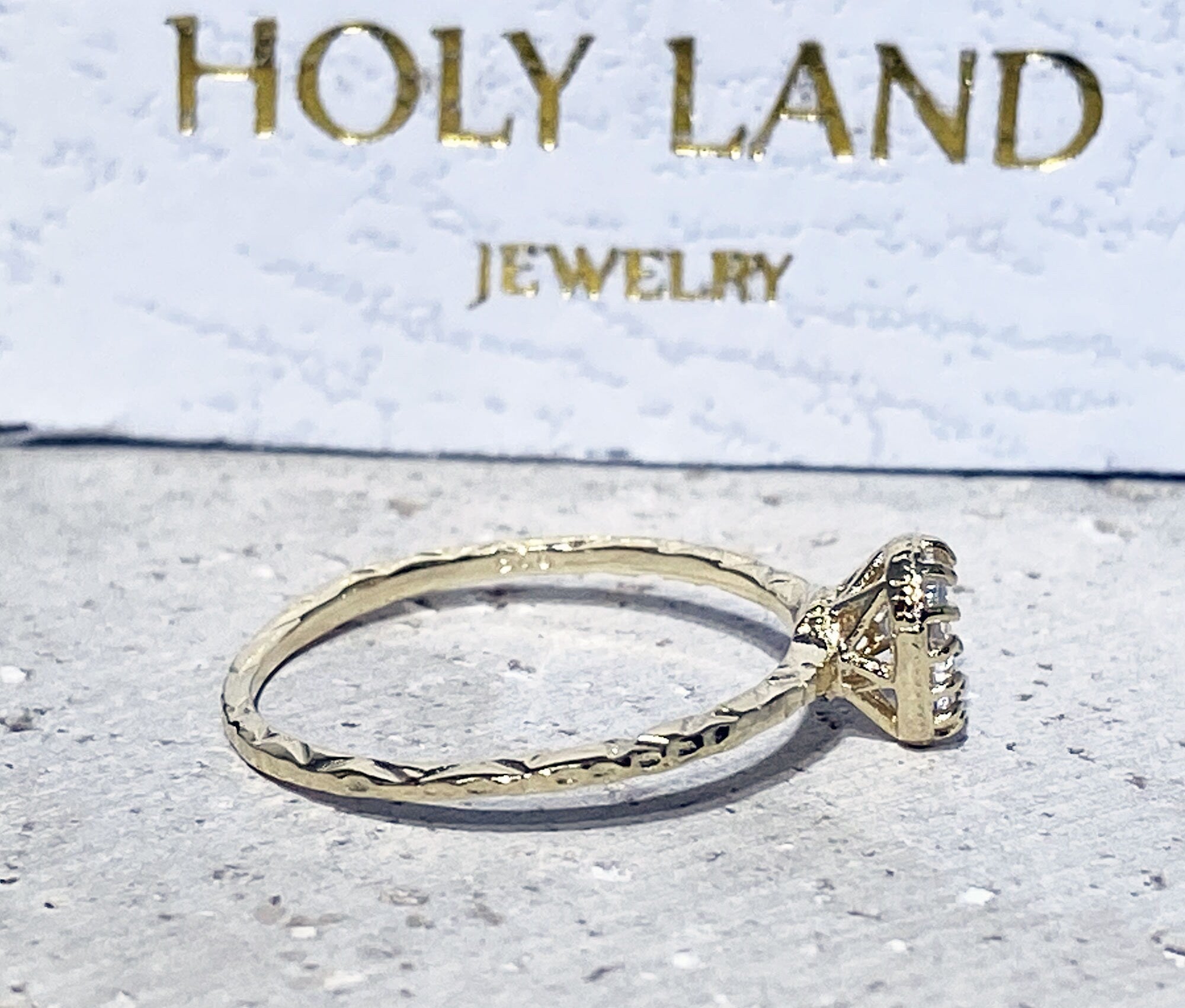 April Birthstone Pear-Shaped Clear Quartz Simple Hammered Band Ring - H.L.Jewelry