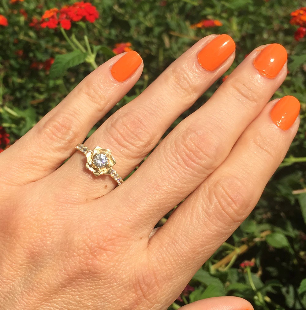 April Birthstone Round Clear Quartz Camellia Ring - H.L.Jewelry