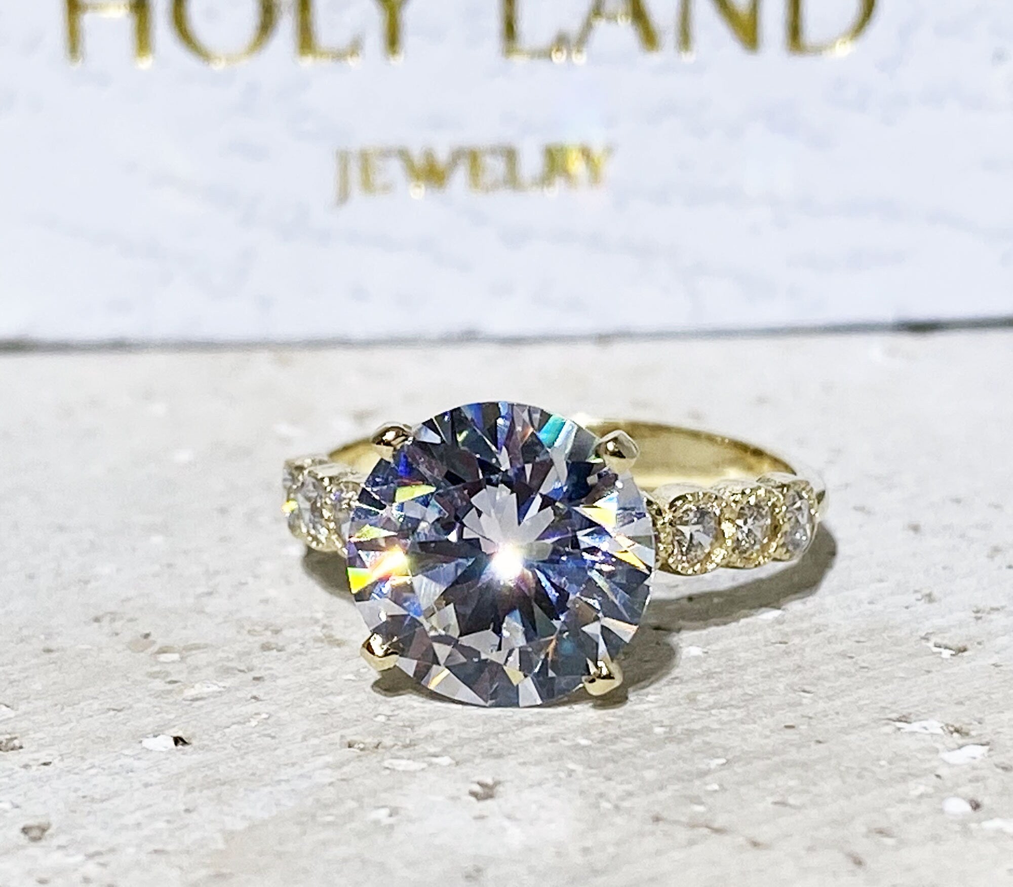 April Birthstone Round Clear Quartz Gemstone Engagement Ring - H.L.Jewelry