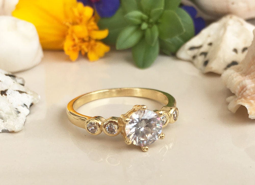 April Birthstone Round Clear Quartz Gemstone Ring - H.L.Jewelry