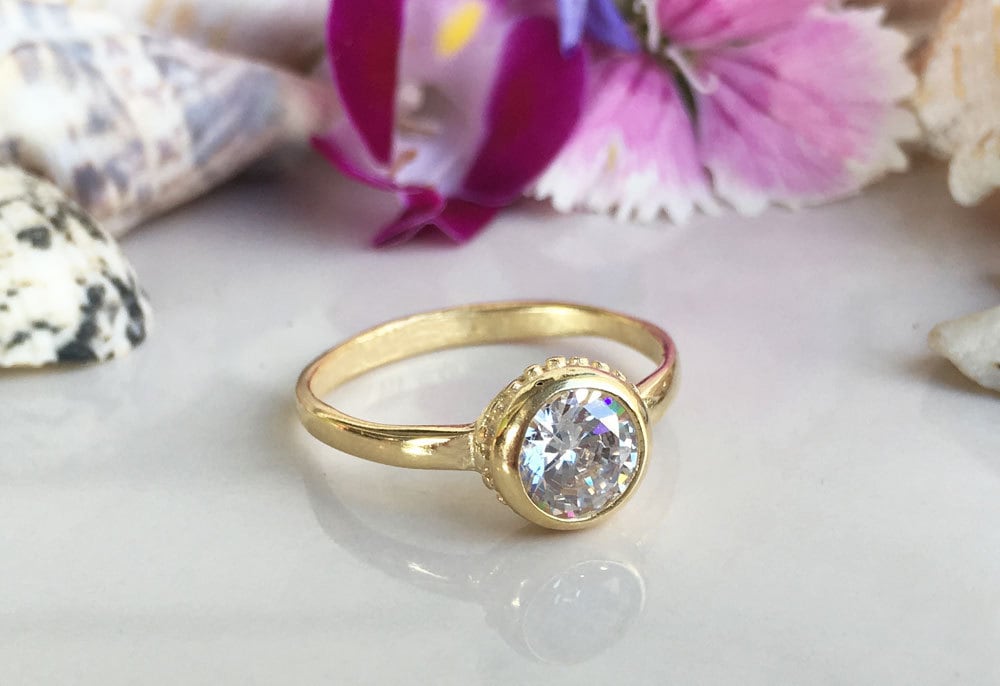 April Birthstone Round Clear Quartz Simple Bezel-Set Ring - H.L.Jewelry