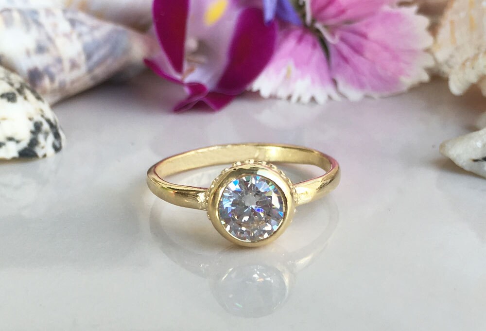 April Birthstone Round Clear Quartz Simple Bezel-Set Ring - H.L.Jewelry