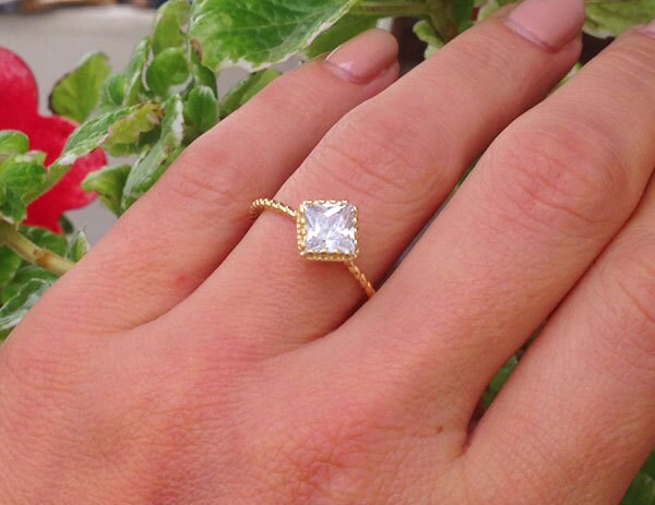 April Birthstone Square Clear Quartz Gemstone Simple Twist Band Ring - H.L.Jewelry