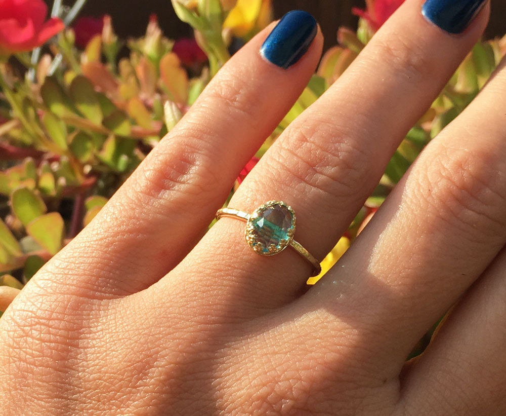 Blue Topaz Oval Crown Simple Hammered Band Ring - H.L.Jewelry