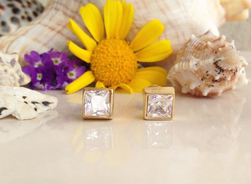 Clear Quartz Earrings - April Birthstone - Simple Square Stud Earrings with Clear Quartz Stones - H.L.Jewelry