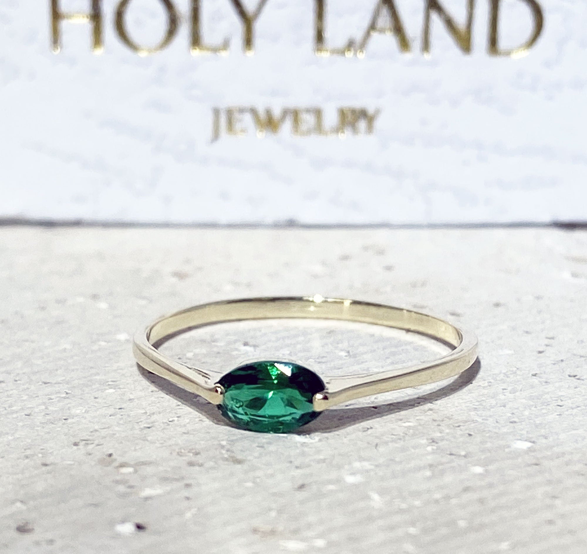 East-West Oval Emerald Gemstone Simple Stackable Ring - H.L.Jewelry