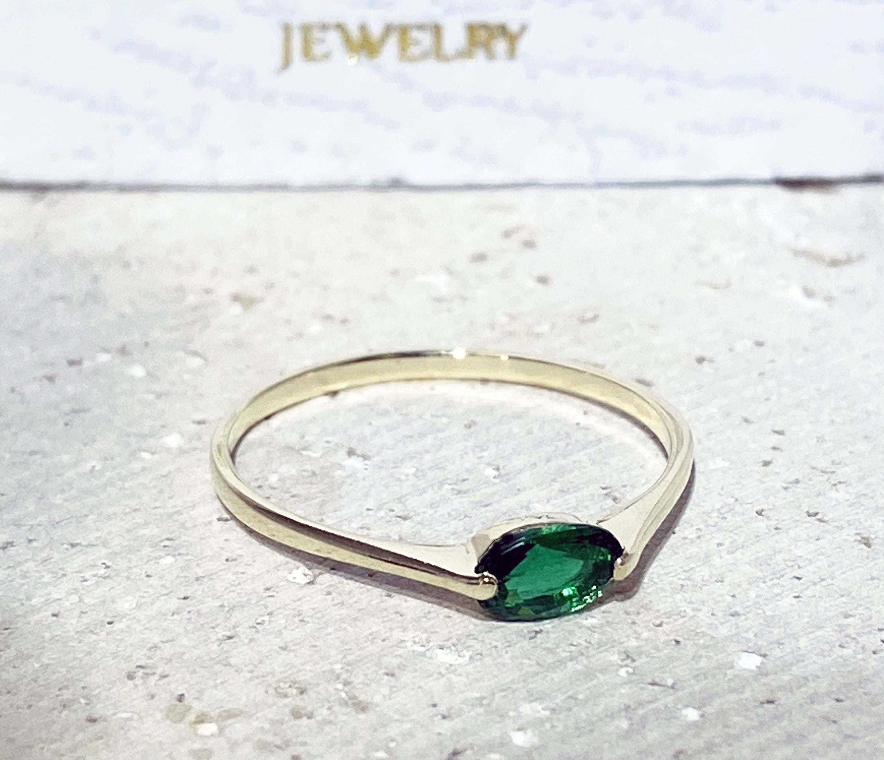 East-West Oval Emerald Gemstone Simple Stackable Ring - H.L.Jewelry