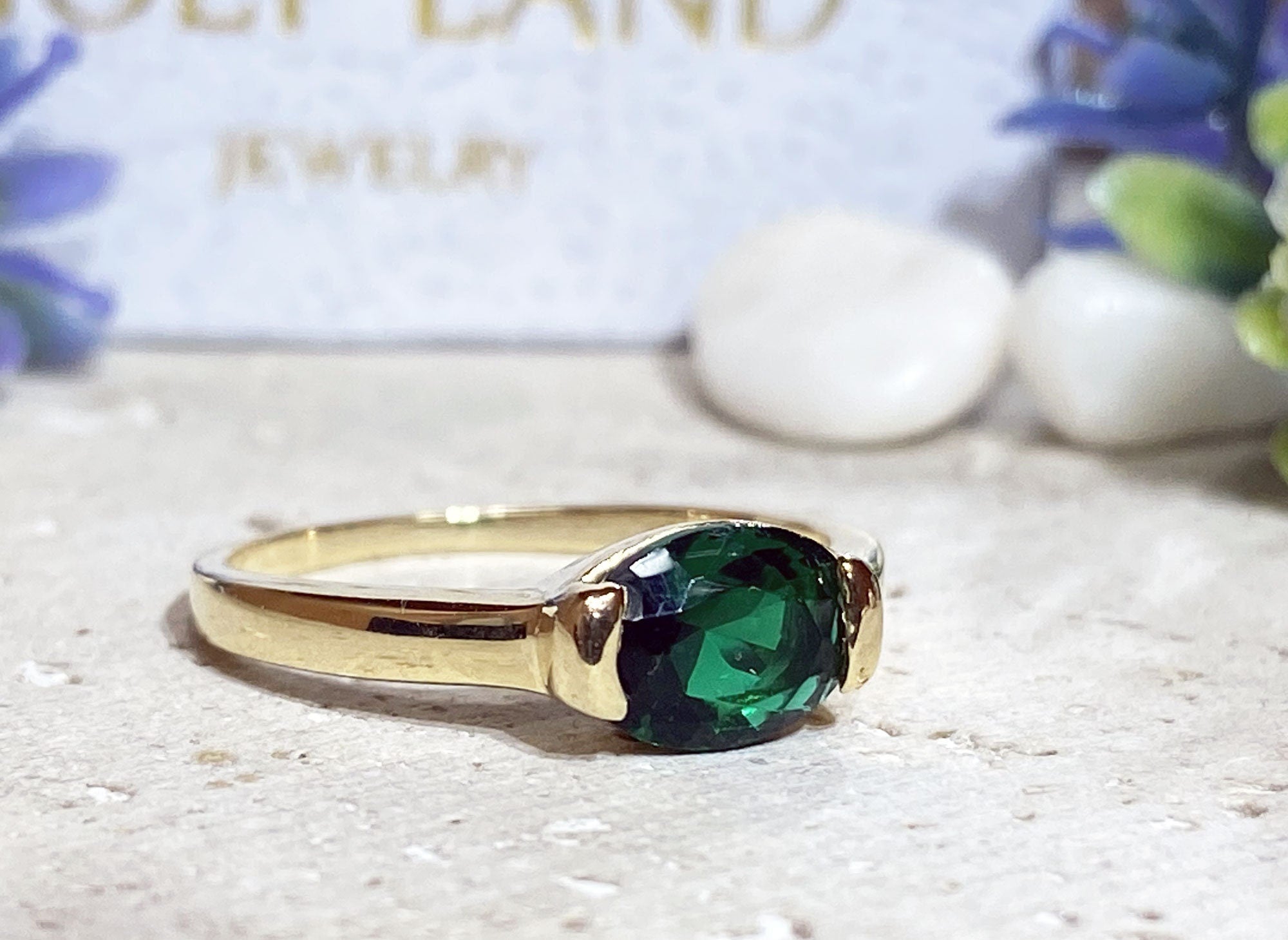 East-West Oval Emerald Gemstone Simple Stacking Ring - H.L.Jewelry