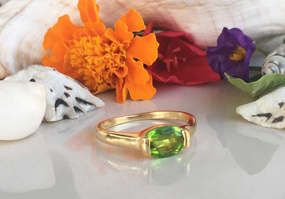 East-West Oval Peridot Simple Stackable Ring - H.L.Jewelry