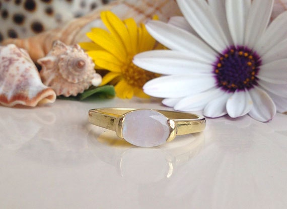 East-West Oval Rainbow Moonstone Simple Ring - H.L.Jewelry
